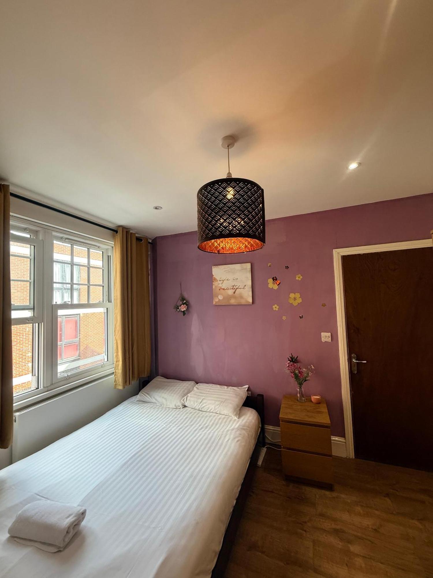 Twenty One Bed & Breakfast London